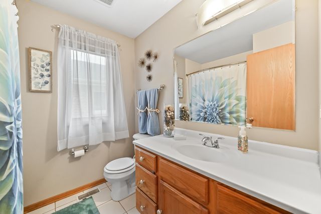 8850 S Mozart Avenue, Evergreen Park, IL 60805