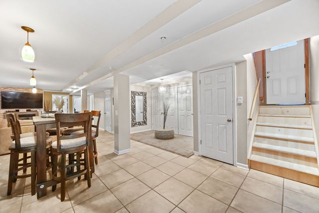 8850 S Mozart Avenue, Evergreen Park, IL 60805