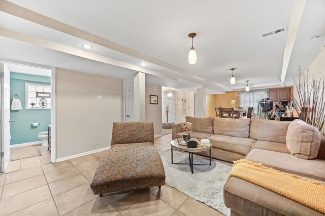 8850 S Mozart Avenue, Evergreen Park, IL 60805
