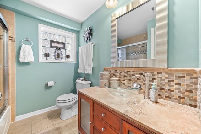 8850 S Mozart Avenue, Evergreen Park, IL 60805