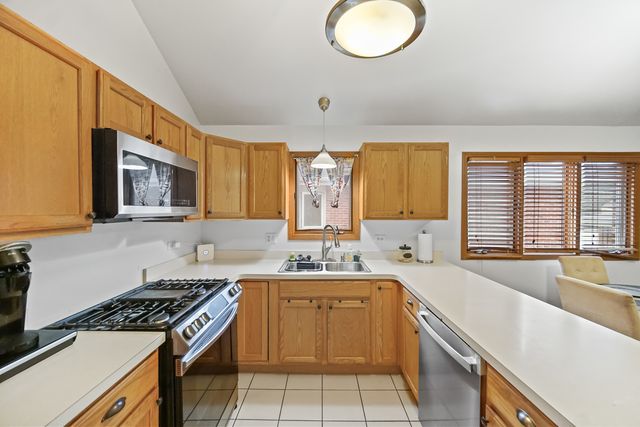 8850 S Mozart Avenue, Evergreen Park, IL 60805