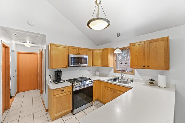 8850 S Mozart Avenue, Evergreen Park, IL 60805