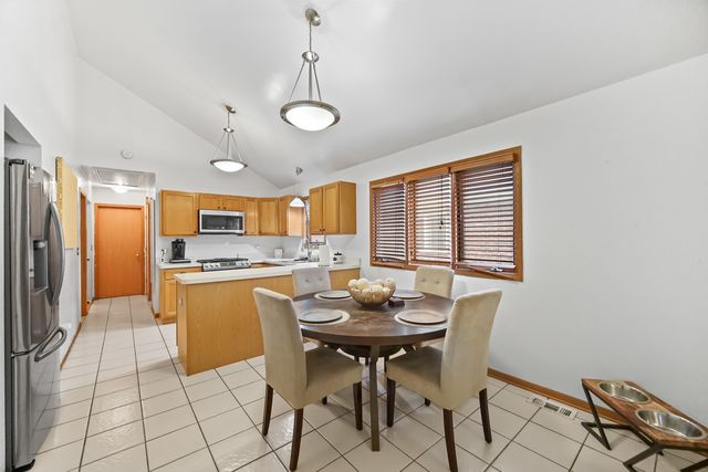 8850 S Mozart Avenue, Evergreen Park, IL 60805