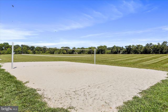 300 HEADWATERS DR, Falling Waters, WV 25419