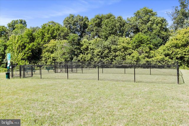 300 HEADWATERS DR, Falling Waters, WV 25419