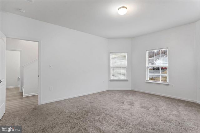 300 HEADWATERS DR, Falling Waters, WV 25419