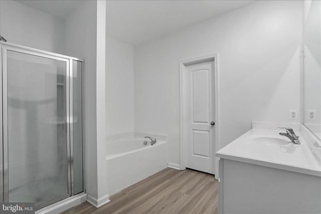 300 HEADWATERS DR, Falling Waters, WV 25419