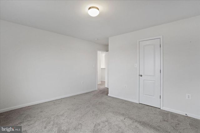 300 HEADWATERS DR, Falling Waters, WV 25419