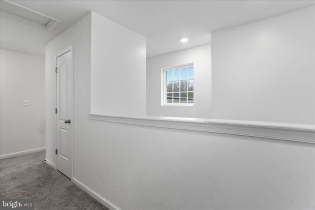 300 HEADWATERS DR, Falling Waters, WV 25419