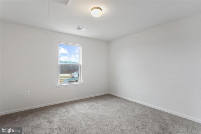 300 HEADWATERS DR, Falling Waters, WV 25419