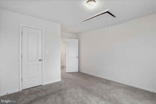 300 HEADWATERS DR, Falling Waters, WV 25419