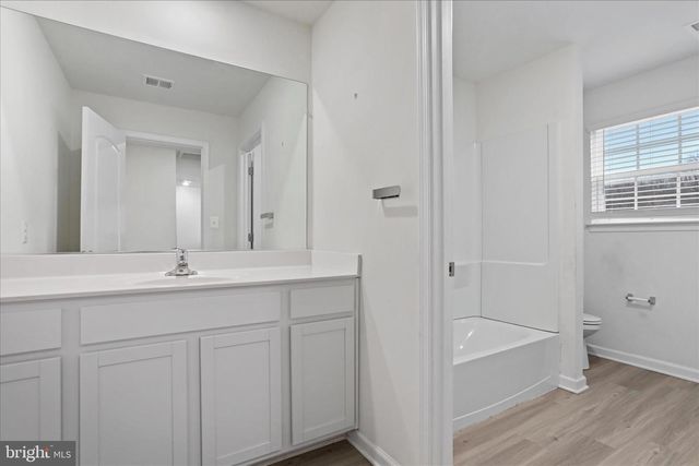 300 HEADWATERS DR, Falling Waters, WV 25419