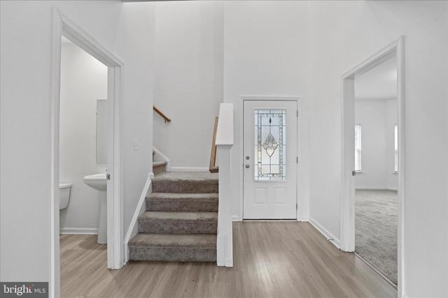 300 HEADWATERS DR, Falling Waters, WV 25419