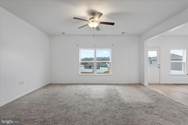 300 HEADWATERS DR, Falling Waters, WV 25419