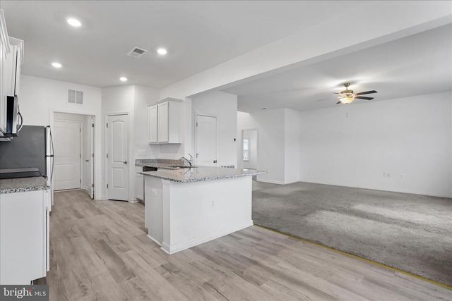 300 HEADWATERS DR, Falling Waters, WV 25419