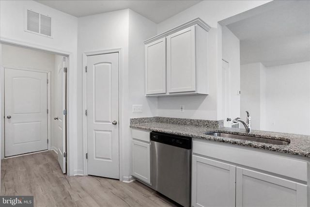 300 HEADWATERS DR, Falling Waters, WV 25419