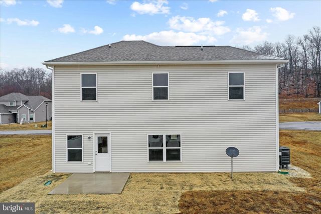 300 HEADWATERS DR, Falling Waters, WV 25419