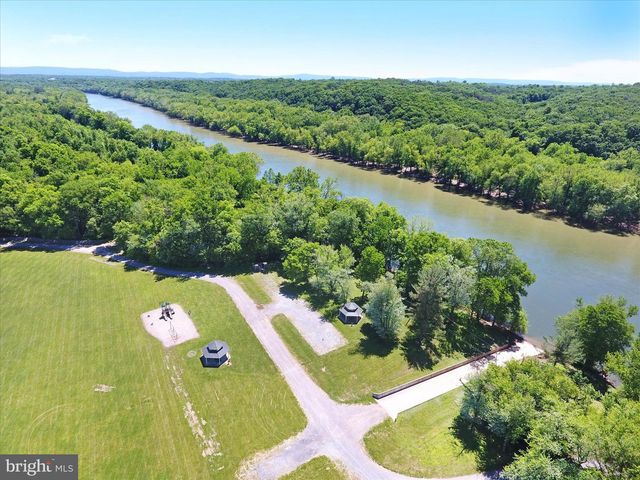 300 HEADWATERS DR, Falling Waters, WV 25419