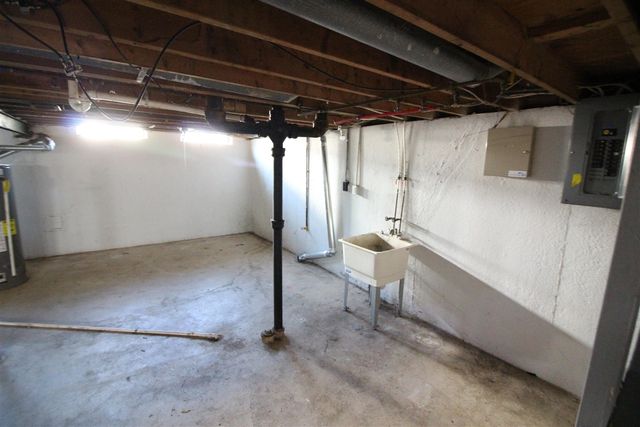 16265 Oakbrook Street, Romulus, MI 48174