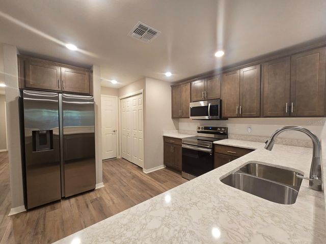 2738 IDYLL LAKES CIRCLE, Plant City, FL 33566