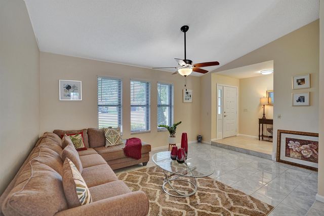 86 Las Brisas, Boynton Beach, FL 33426