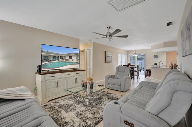 86 Las Brisas, Boynton Beach, FL 33426