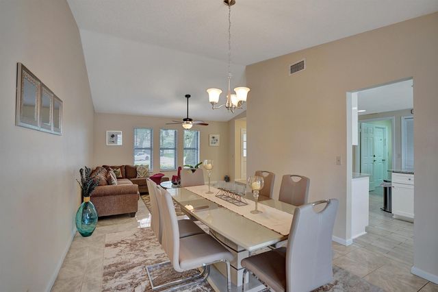 86 Las Brisas, Boynton Beach, FL 33426