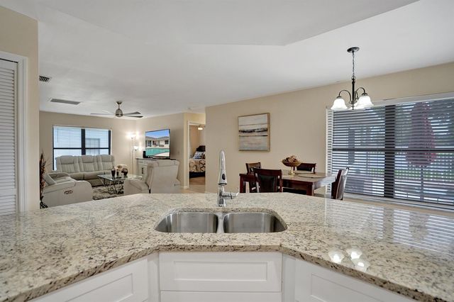 86 Las Brisas, Boynton Beach, FL 33426