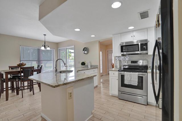 86 Las Brisas, Boynton Beach, FL 33426