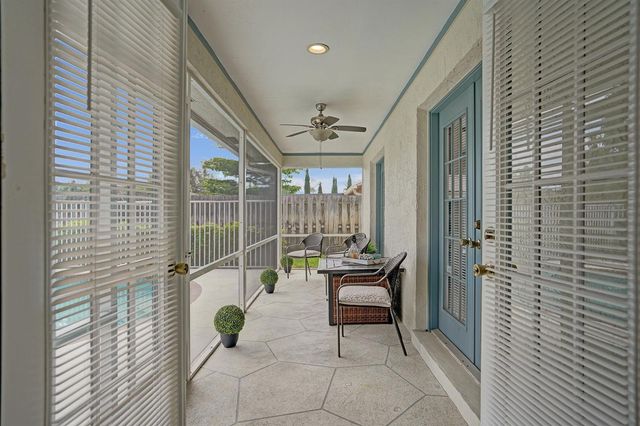86 Las Brisas, Boynton Beach, FL 33426