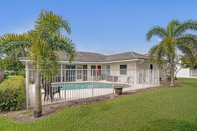 86 Las Brisas, Boynton Beach, FL 33426