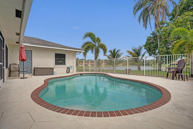 86 Las Brisas, Boynton Beach, FL 33426