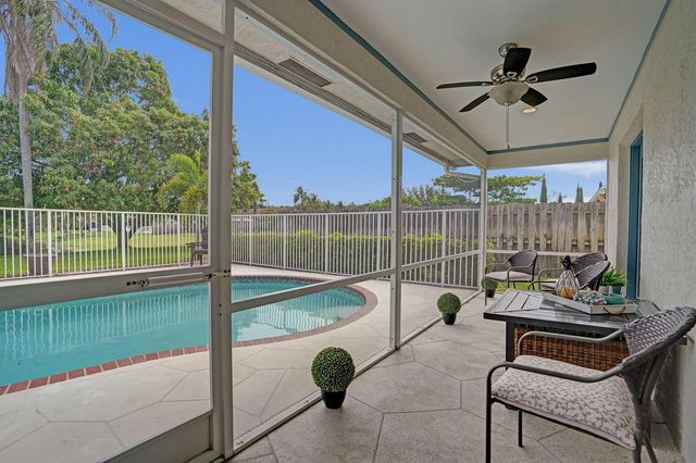 86 Las Brisas, Boynton Beach, FL 33426