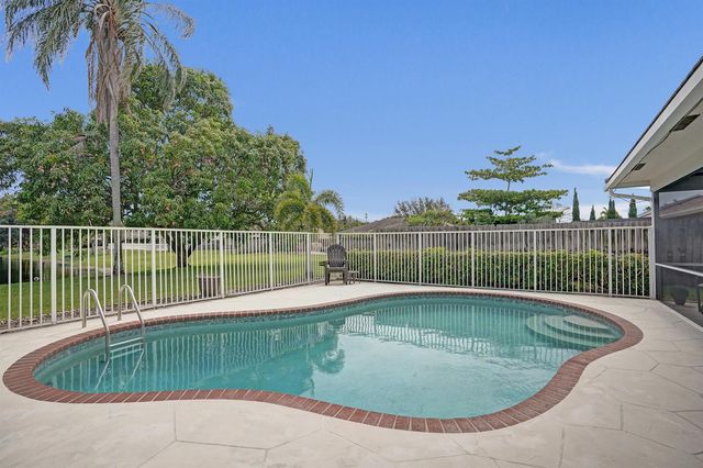 86 Las Brisas, Boynton Beach, FL 33426