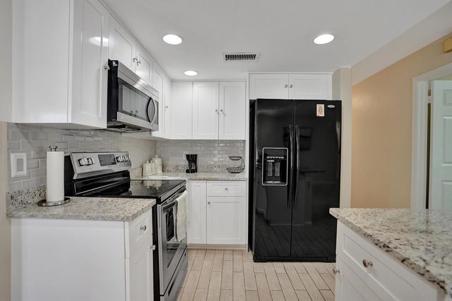 86 Las Brisas, Boynton Beach, FL 33426
