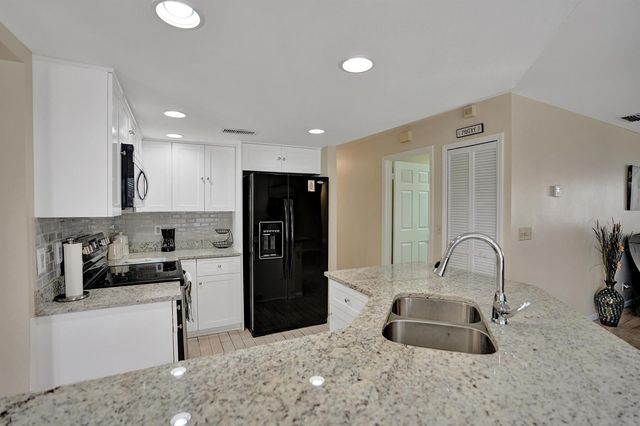 86 Las Brisas, Boynton Beach, FL 33426