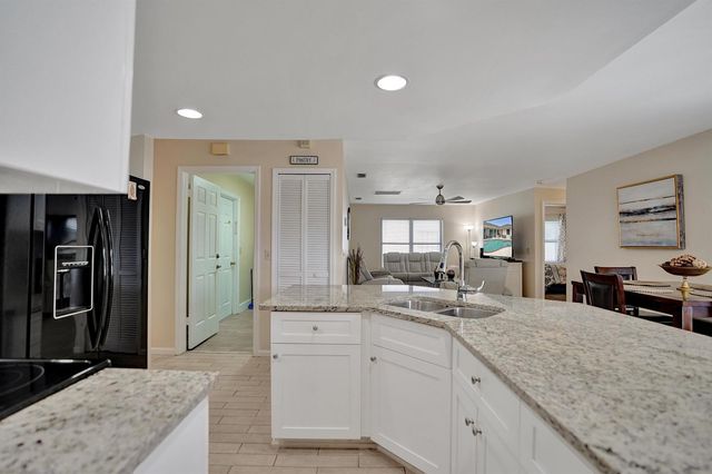 86 Las Brisas, Boynton Beach, FL 33426
