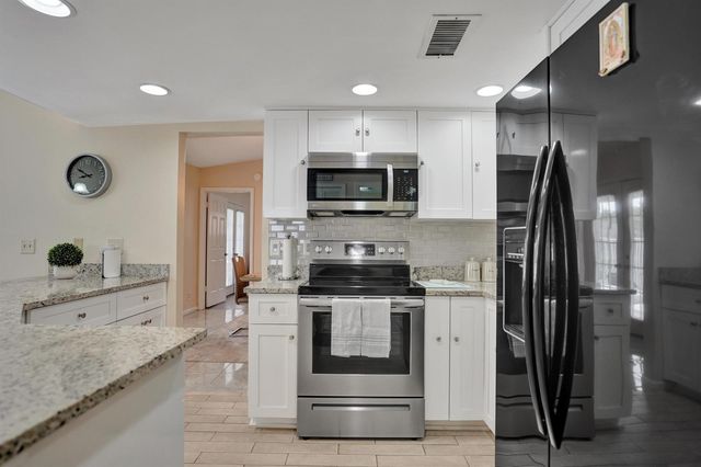 86 Las Brisas, Boynton Beach, FL 33426