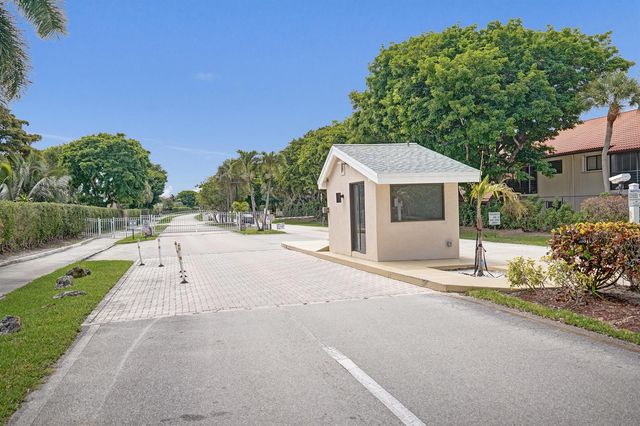 86 Las Brisas, Boynton Beach, FL 33426