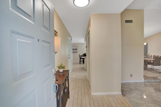 86 Las Brisas, Boynton Beach, FL 33426