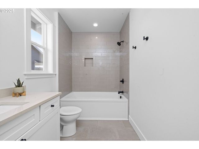 1135 Se Bugle, Warrenton, OR 97146
