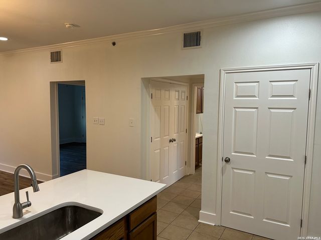 4923 Ali Ave Apt 4, San Antonio, TX 78229