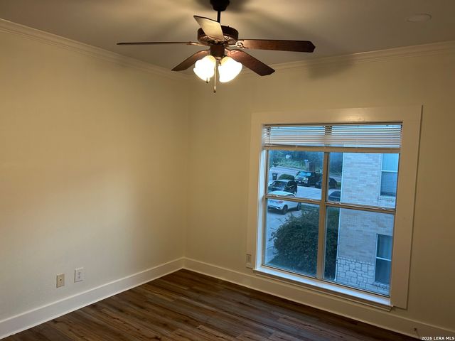 4923 Ali Ave Apt 4, San Antonio, TX 78229