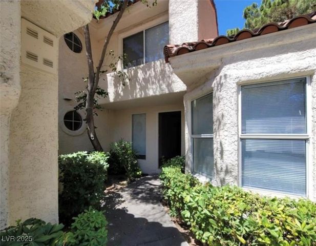 6902 Emerald Springs Lane, Las Vegas, NV 89113