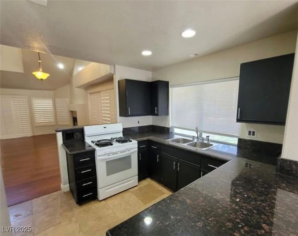 6902 Emerald Springs Lane, Las Vegas, NV 89113