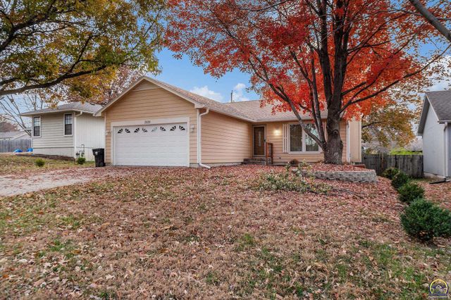 3525 SW Kent CT, Topeka, KS 66614