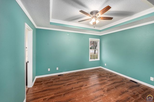 3525 SW Kent CT, Topeka, KS 66614