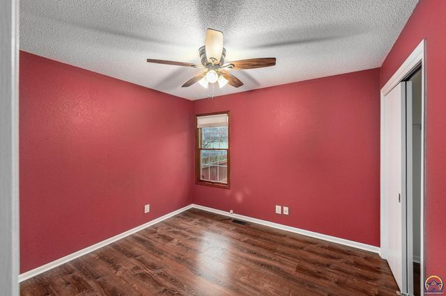 3525 SW Kent CT, Topeka, KS 66614