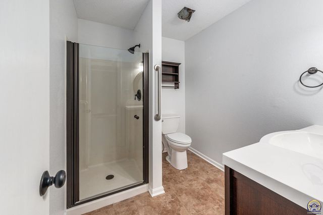 3525 SW Kent CT, Topeka, KS 66614