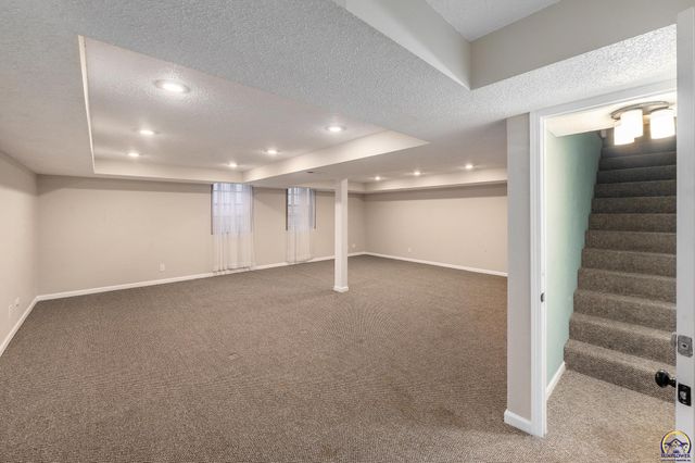 3525 SW Kent CT, Topeka, KS 66614